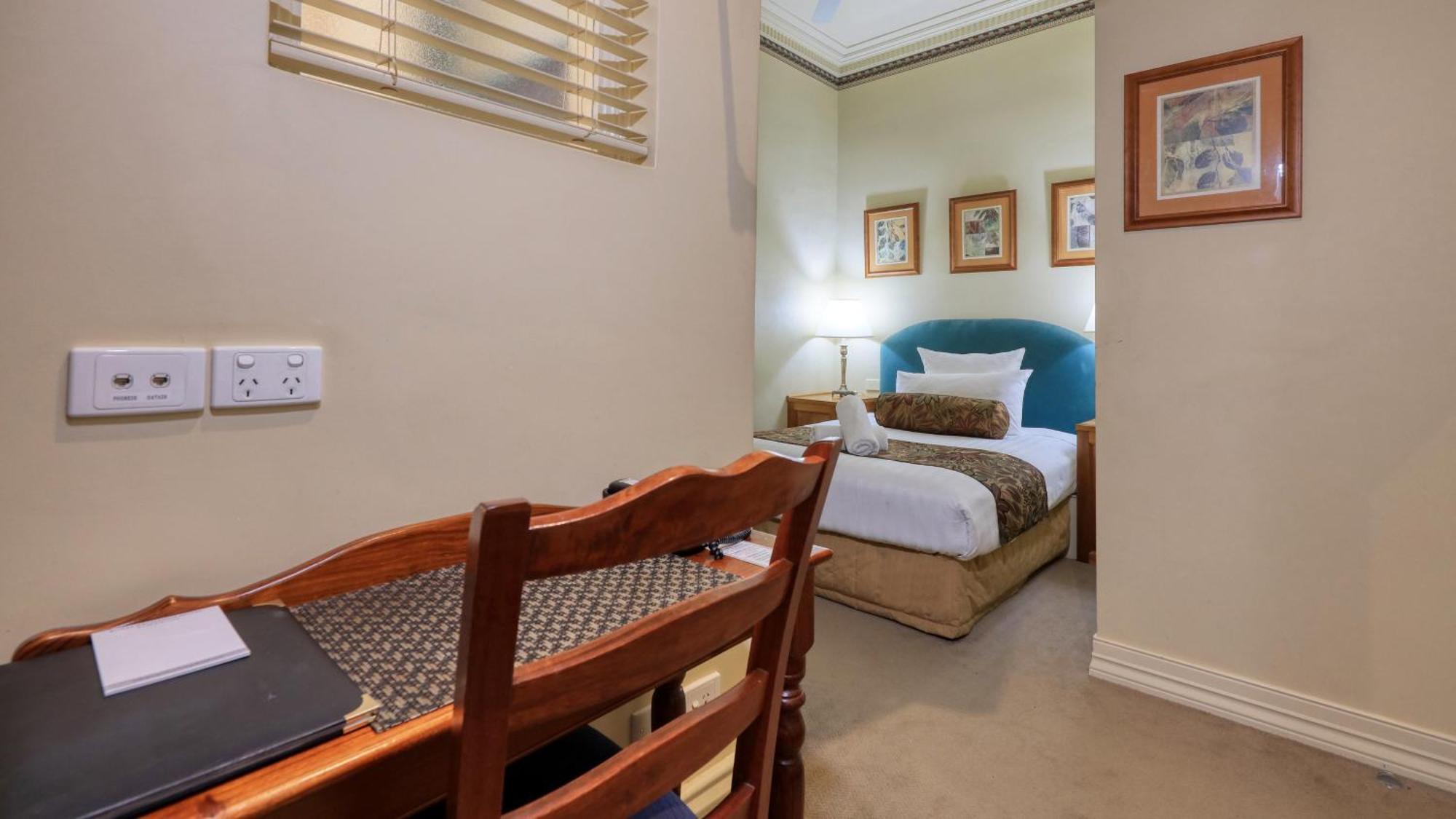 Royal Exchange Hotel Broken Hill Bagian luar foto