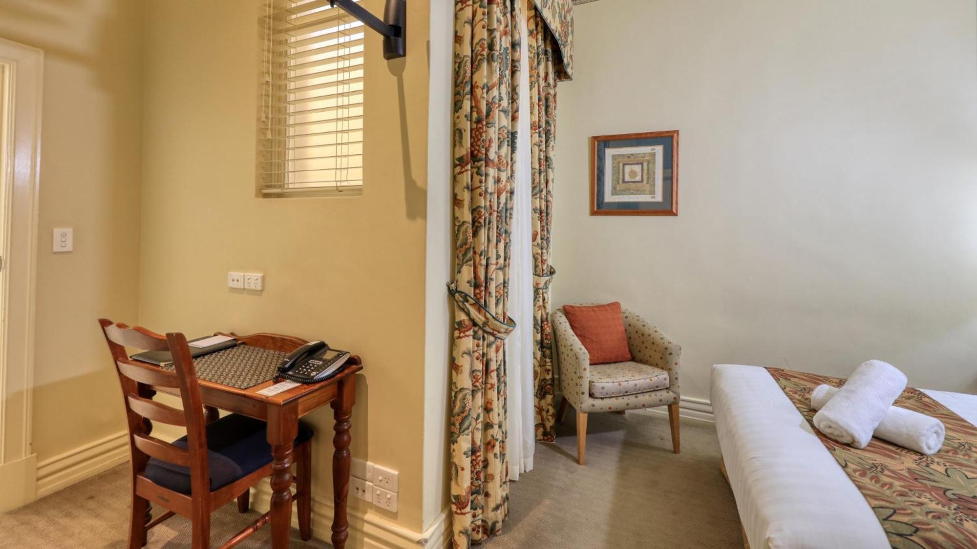 Royal Exchange Hotel Broken Hill Bagian luar foto